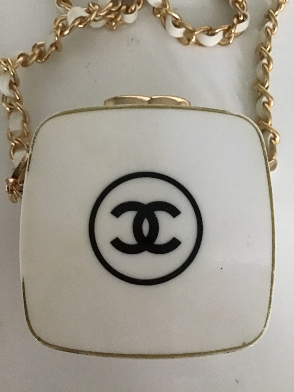 White Mini Chain Clutch 🤍 - Picture 7 of 7